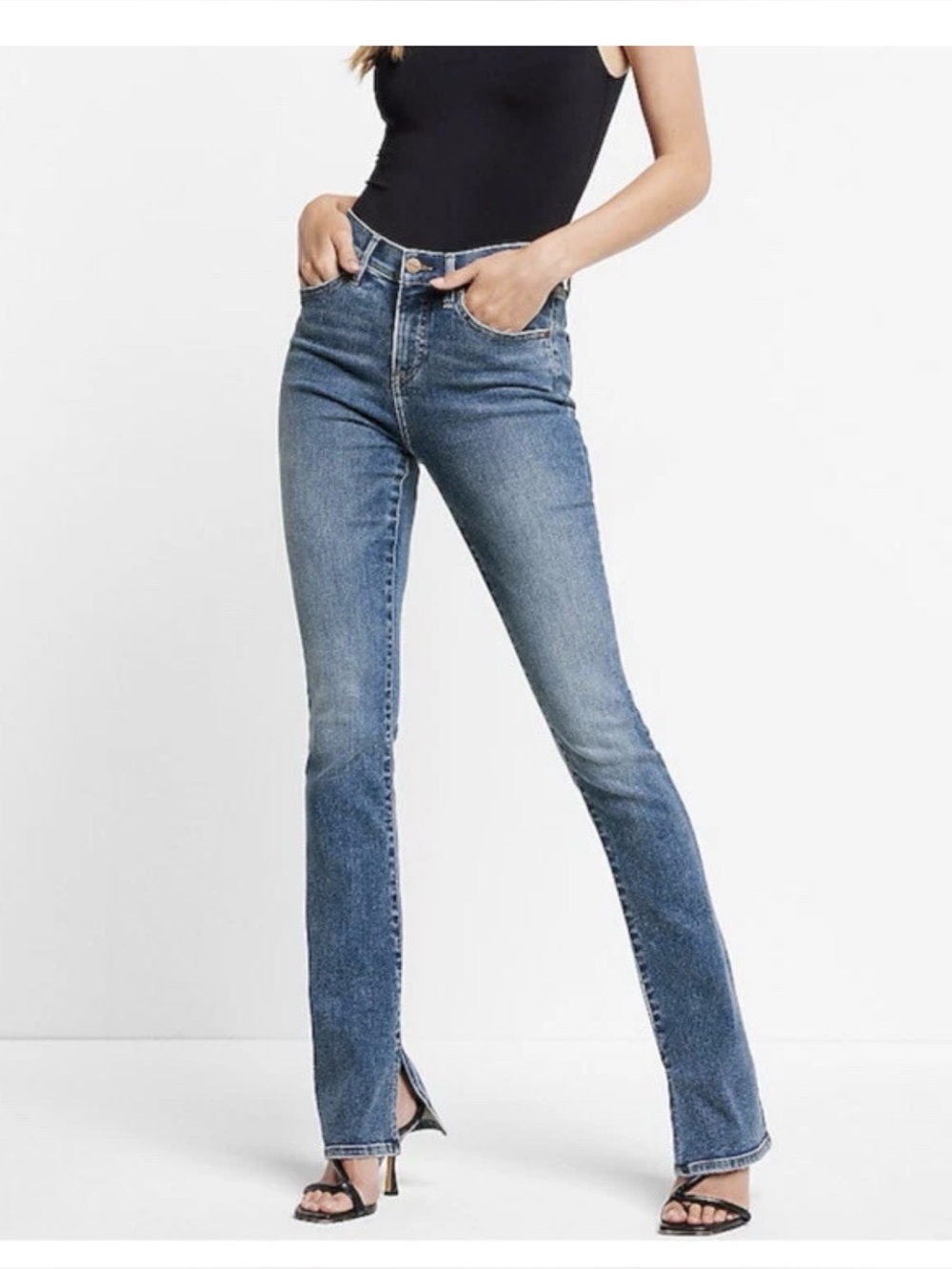 NWT Express Skyscraper Mid Rise jeans imedium wash subtle split-hem denim. Sz 4R